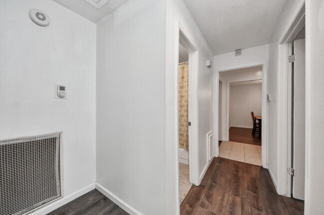 Building Photo - 1415 Parry-Sound