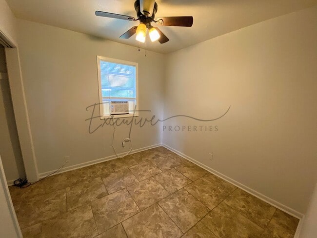 Building Photo - Affordable 2-Bedroom Home in Central Lake ...