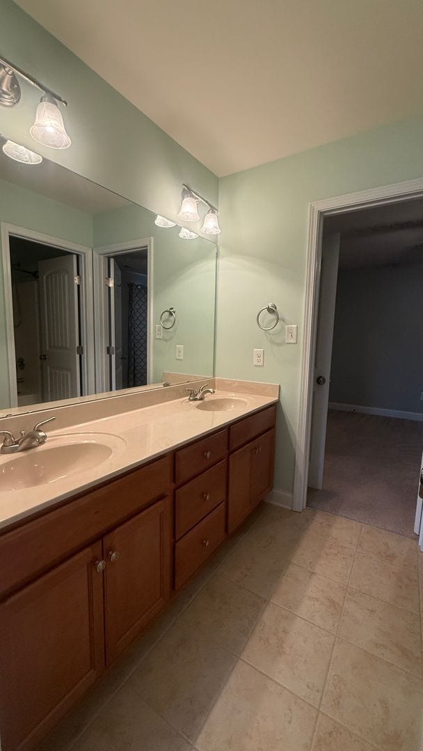 Building Photo - Amazing home with custom touches and in-ground pool