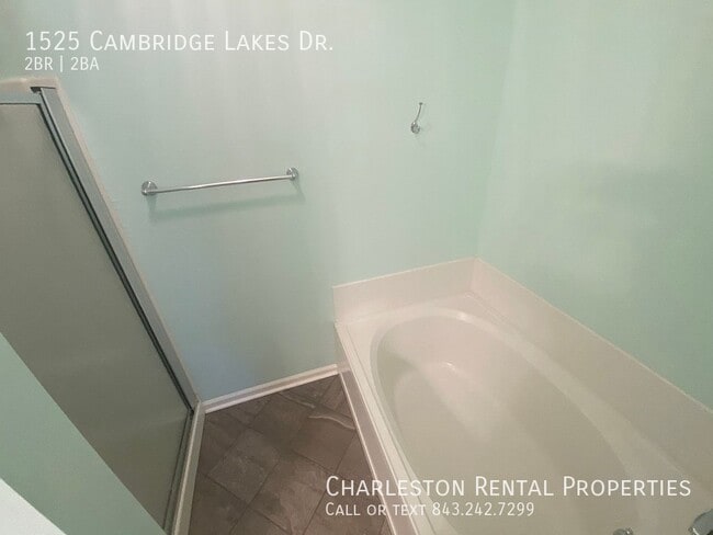 Building Photo - 1525 Cambridge Lakes Dr