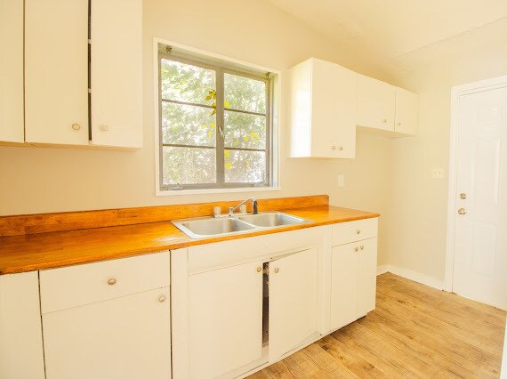 Building Photo - 1628 Collier Dr