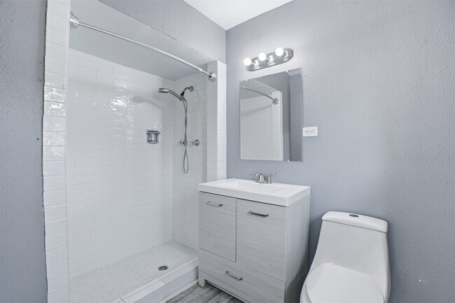 Building Photo - 3917 Anita St