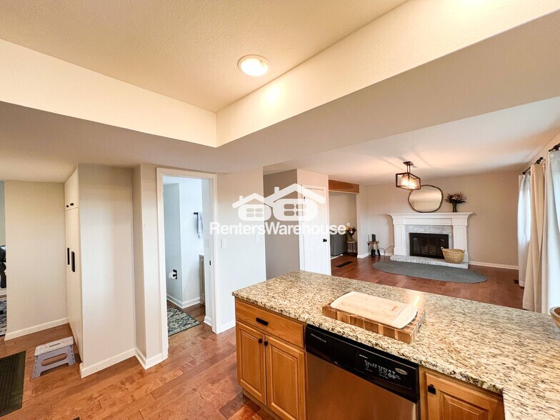 Building Photo - 8627 W Fremont Pl