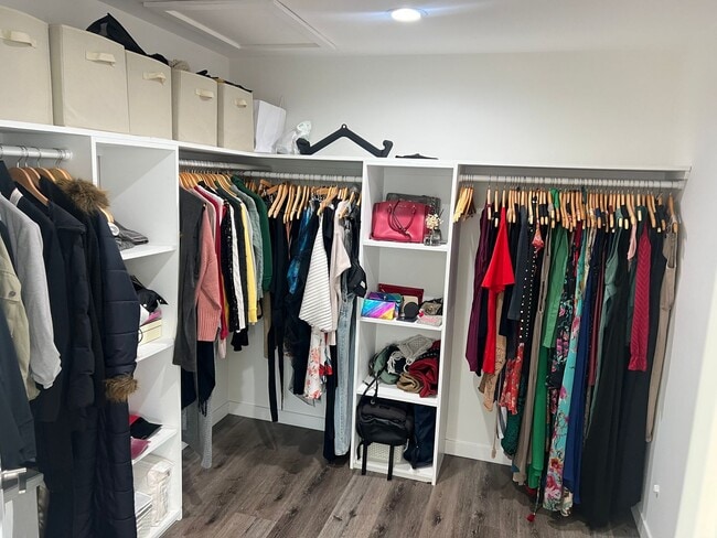 Building Photo - 1119 N Berendo St