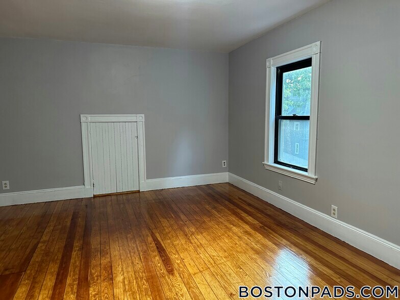 Building Photo - 51 Bay State Ave