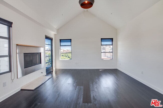 Building Photo - 1358 4th St