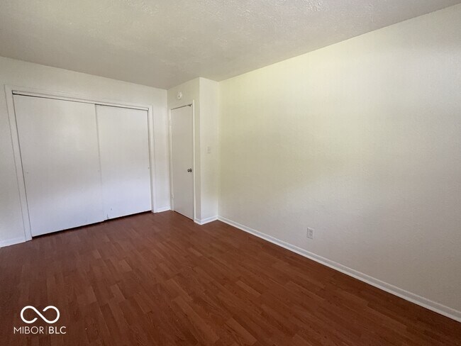 Building Photo - 2646 W 60th St