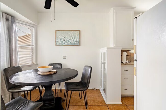 Building Photo - 2302 Loy Ln