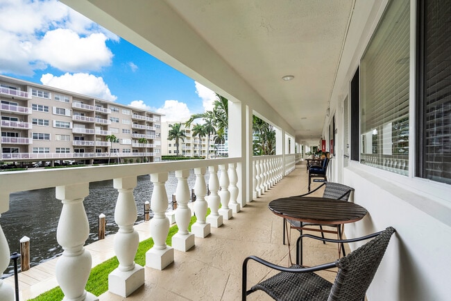 Building Photo - 2881 NE 32nd St