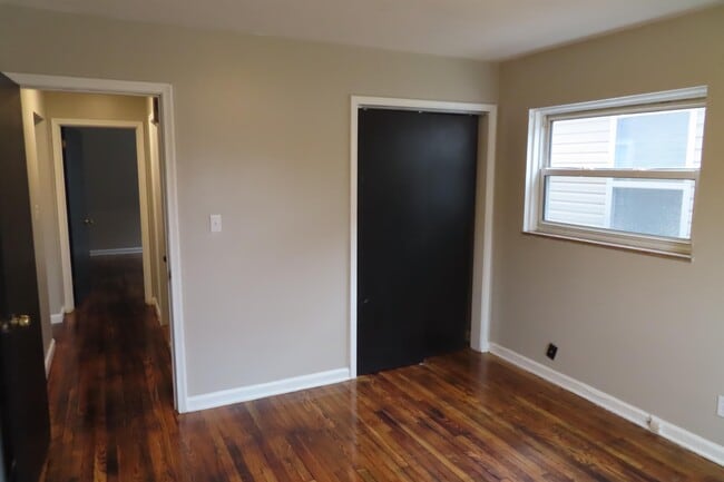 Building Photo - 1121 Fairwood Ave