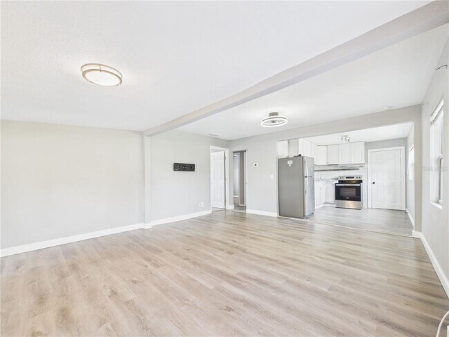 Building Photo - 605 S Disston Ave