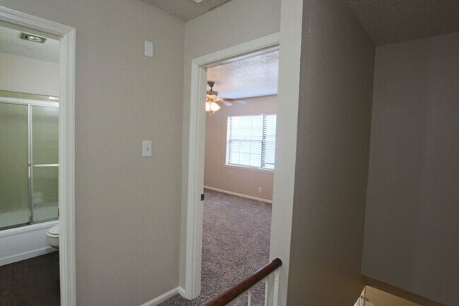 Building Photo - 3 Bedroom 2.5 Bathroom Townhome in Tyler TX!