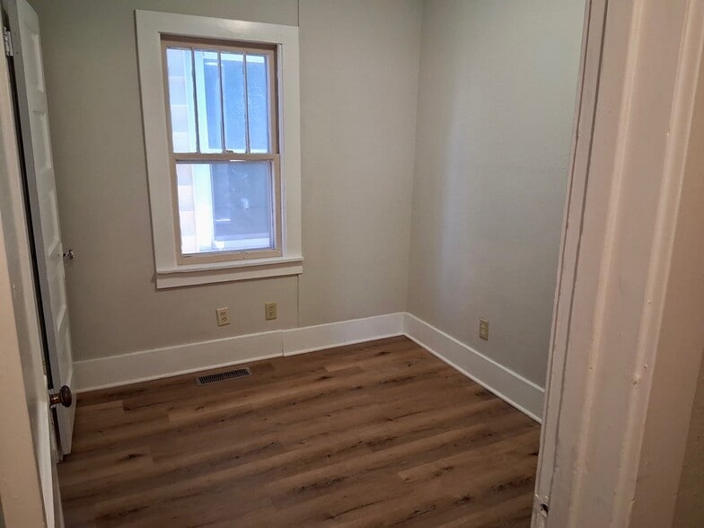 Bedroom - 334 Gwinn Ave