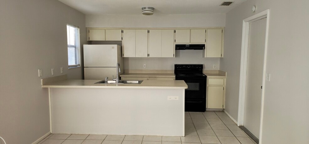 Building Photo - 2132 S Gleneagle Ter