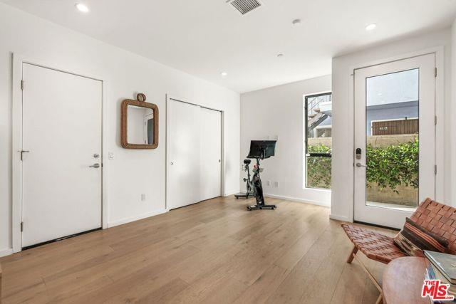 Building Photo - 3724 1/2 Vinton Avenue Apt #1/2, Los Angel...