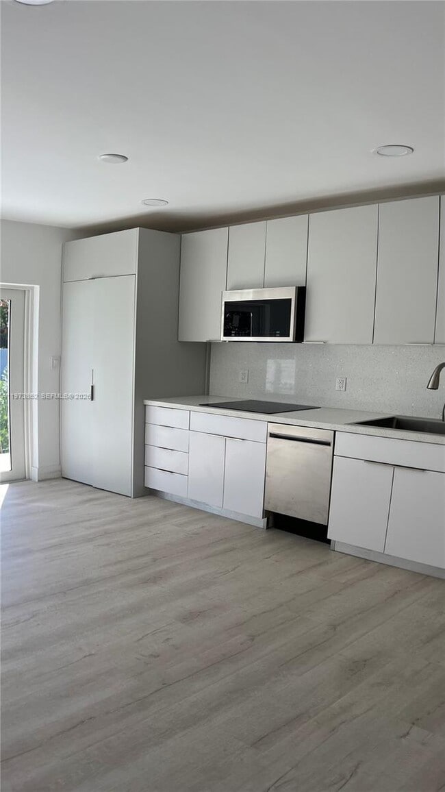 Building Photo - 2800 SW 25th St