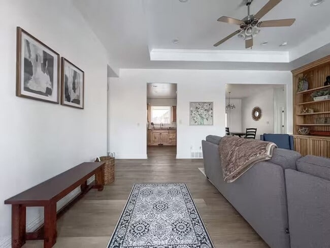 Building Photo - Fully Furnished 6 Bed, 3 Bath Home for Ren...