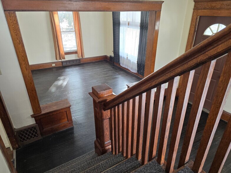 Building Photo - 1134 S Linden Ave