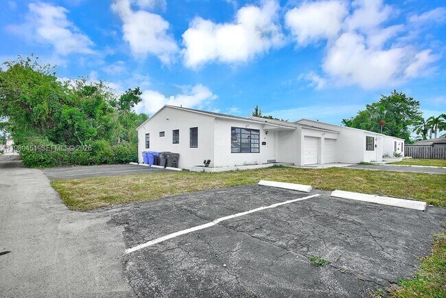 Building Photo - 2419 Pierce St