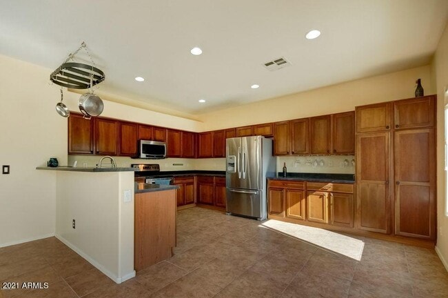 Building Photo - 41309 W Cielo Ln