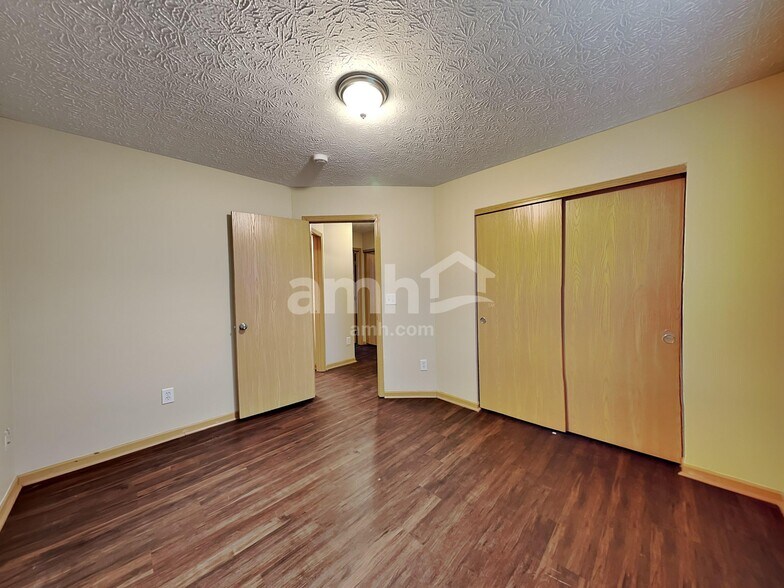 Building Photo - 7525 Hemrich Dr