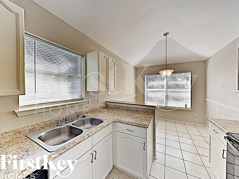 Building Photo - 415 N Gaston Dr