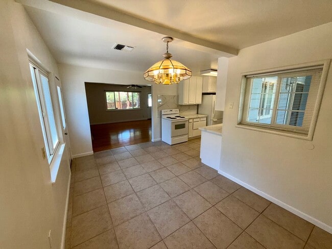 Building Photo - 6109 Golden Dawn Way