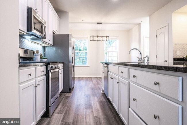 Building Photo - 3541 Woodlake Dr