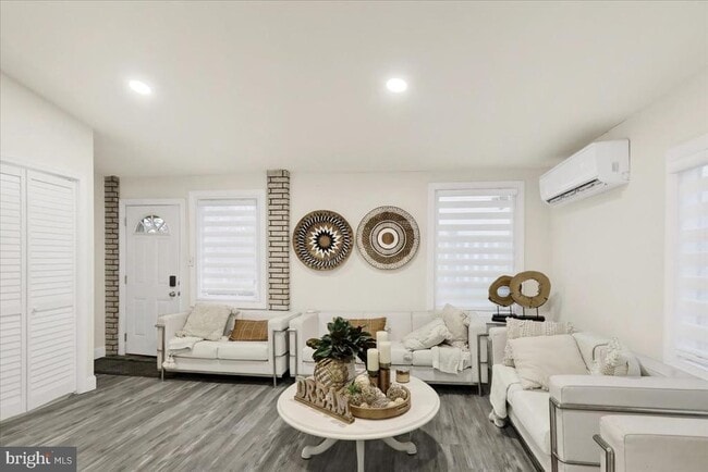 Building Photo - 405 Reading Ave