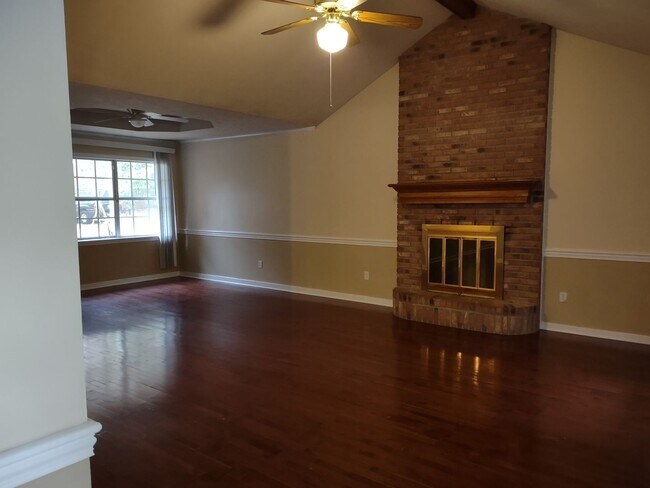 Building Photo - 524 Brentwood Dr