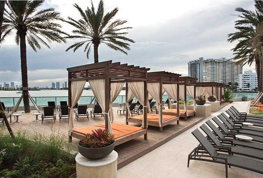 Building Photo - 1500 Bay Dr