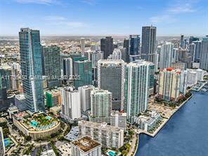 Building Photo - 1300 Brickell Bay Dr