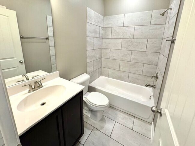 Building Photo - Now Leasing A 5 Bedroom 3 Bath Home In Olive Branch