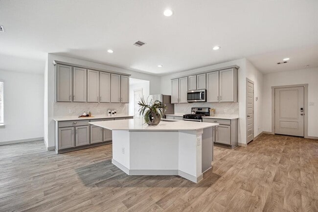 Building Photo - 8115 Brahman Ln