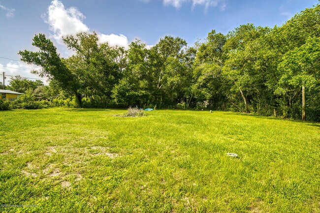 Building Photo - 14820 Aubrey Ave