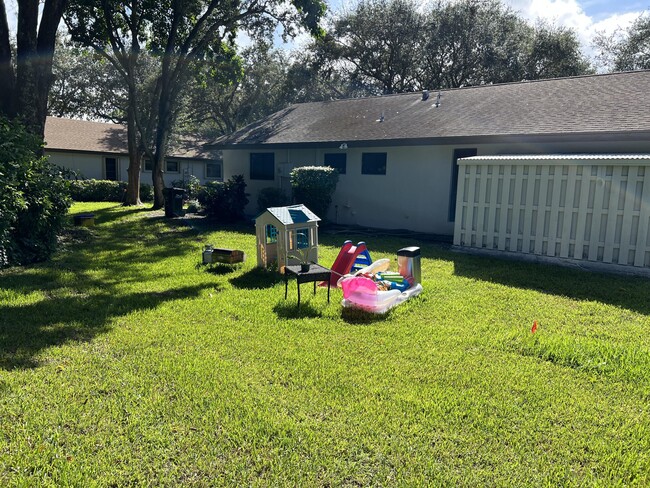 Building Photo - 4075 Palm Forest Dr N