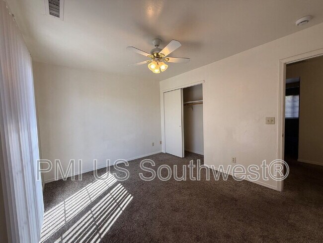 Building Photo - 9560 E Lakeshore Dr