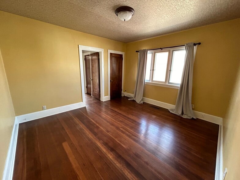 west bedroom - 64 N 200 W