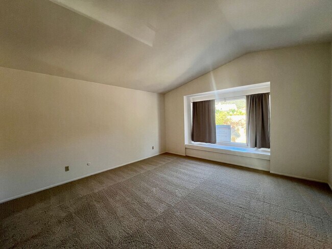 Building Photo - Spacious 4BD/2.5Bth Home in Rancho Penasqu...