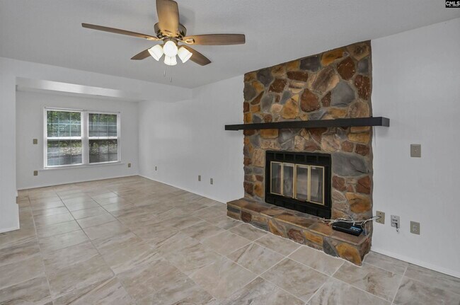 Building Photo - 220 N Donar Dr