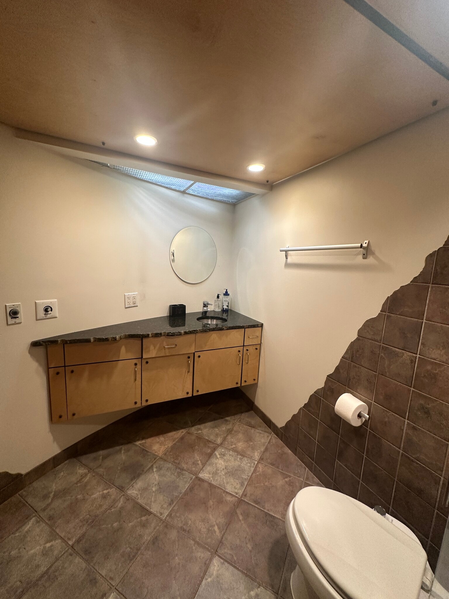 Building Photo - 909 S Midvale Blvd
