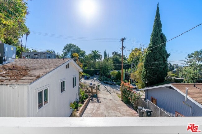 Building Photo - 4006 1/2 Sunset Dr