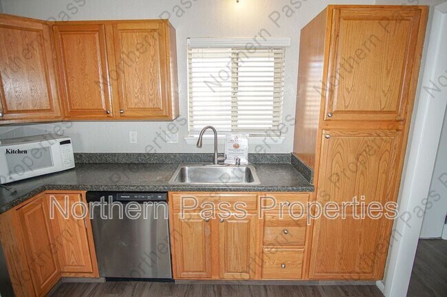 Building Photo - 4433 N Stanton St