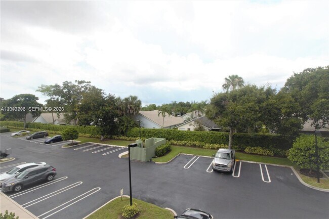 Building Photo - 5641 Riverside Dr