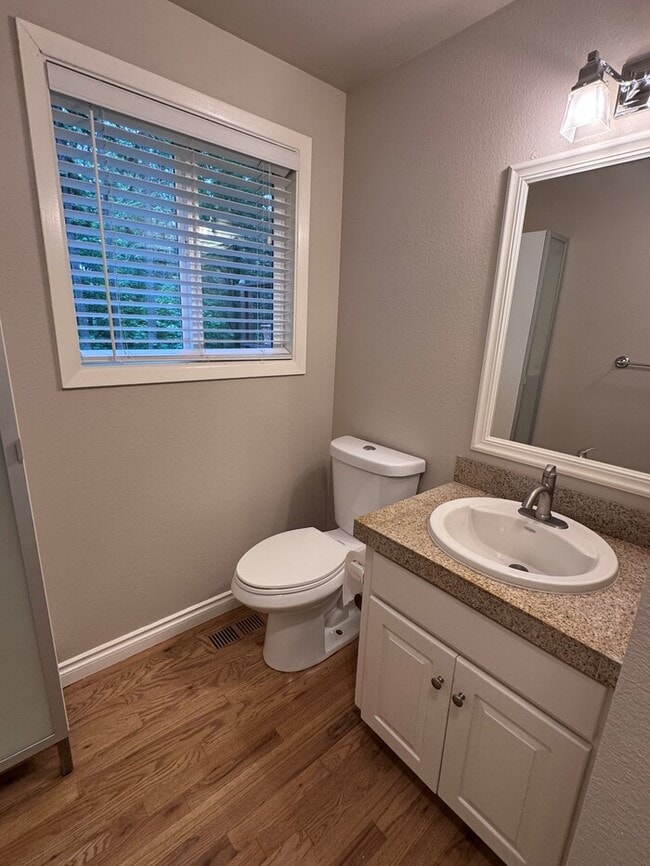 Building Photo - Spacious 4 Bed Home Backing to Private Woodland Trails! Finished Basement, Large Deck, Office, Pe...
