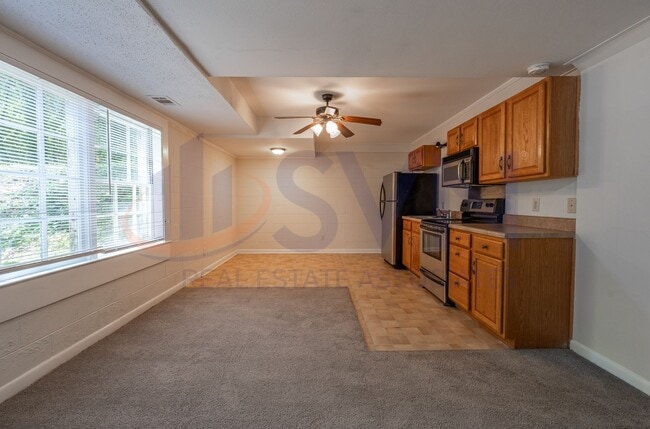 Building Photo - 6-Bedroom Home with Finished Basement. Com...