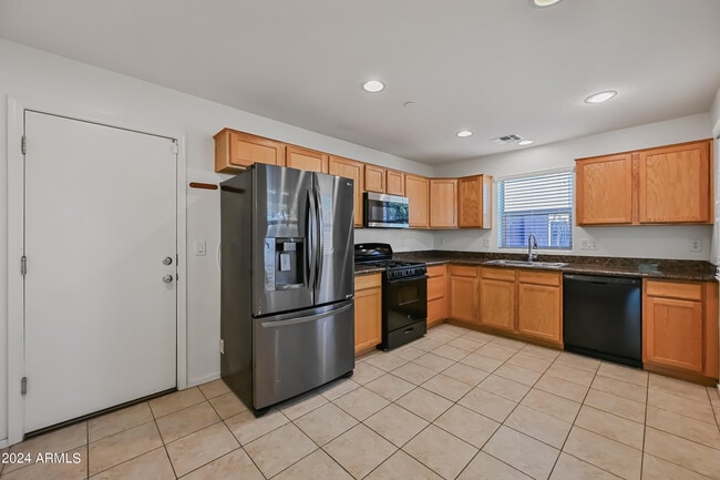 Building Photo - 2257 S Ponderosa Dr