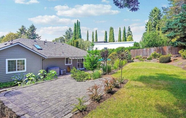 Building Photo - 4634 Croisan Scenic Way S