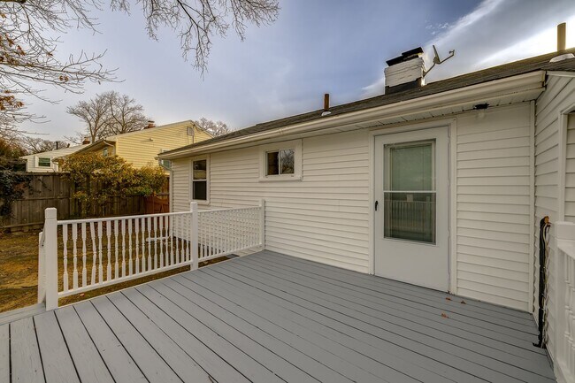 Building Photo - Charming 3BR Home with Fenced Backyard & Patio in Silver Spring