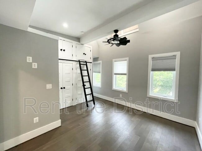 Building Photo - 418 Hamilton St NW